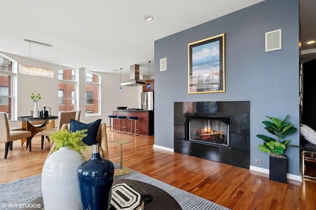 501 N Kingsbury St Unit G, Chicago, IL 60654 - living area with wood finished floors, a multi sided fireplace, recessed lighting, and baseboards