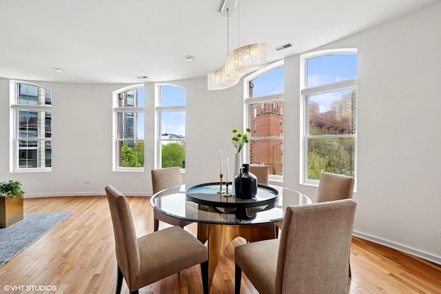 501 N Kingsbury St Unit G, Chicago, IL 60654 - dining room featuring light wood-type flooring and baseboards