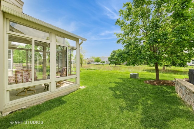 2507 Rolling Rdg, Elgin, IL 60124 - view of grassy yard featuring a sunroom