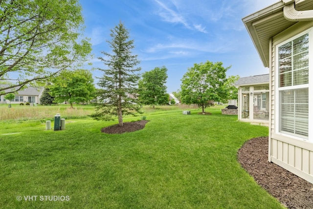 2507 Rolling Rdg, Elgin, IL 60124 - view of grassy yard