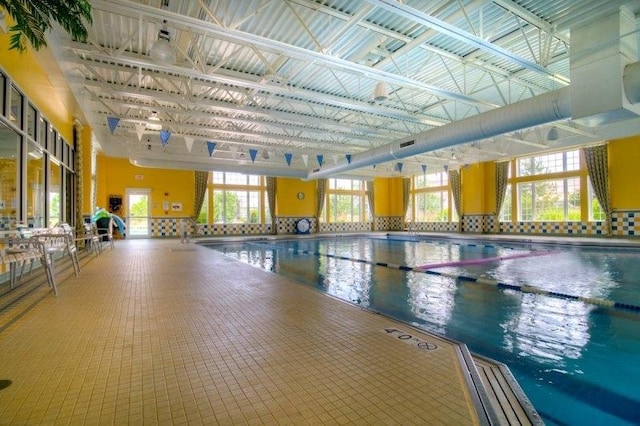 2507 Rolling Rdg, Elgin, IL 60124 - view of indoor pool