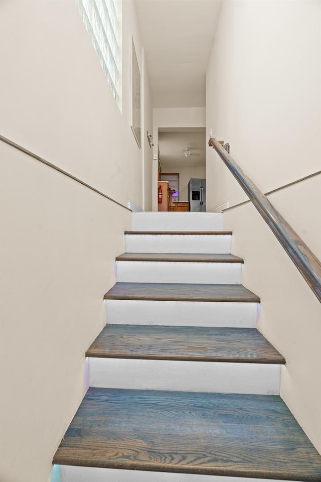 6914 S Cregier Ave, Chicago, IL 60649 - view of staircase