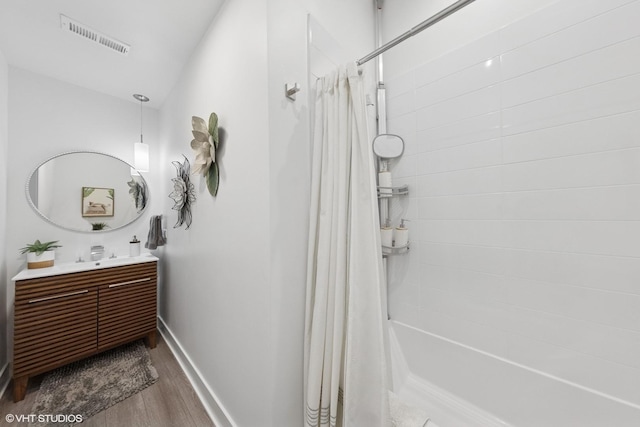 509 Burr Oak Pl, Hinsdale, IL 60521 - full bathroom featuring wood finished floors, vanity, shower / bath combination with curtain, and baseboards