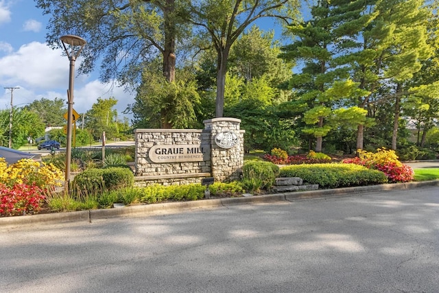 509 Burr Oak Pl, Hinsdale, IL 60521 - view of community sign