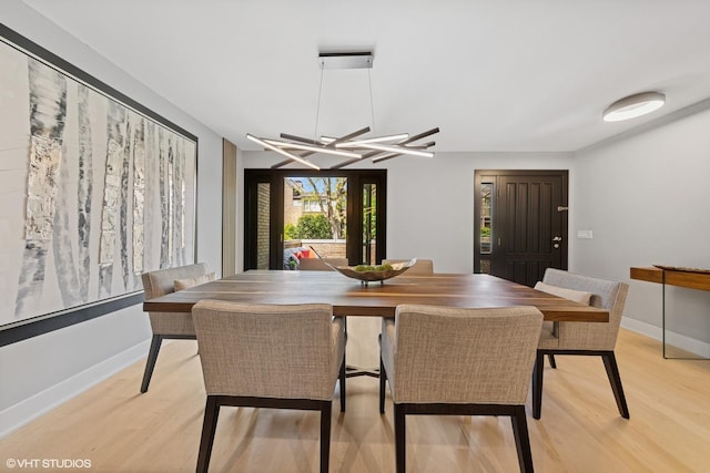509 Burr Oak Pl, Hinsdale, IL 60521 - dining space featuring light wood-style flooring, baseboards, and a chandelier