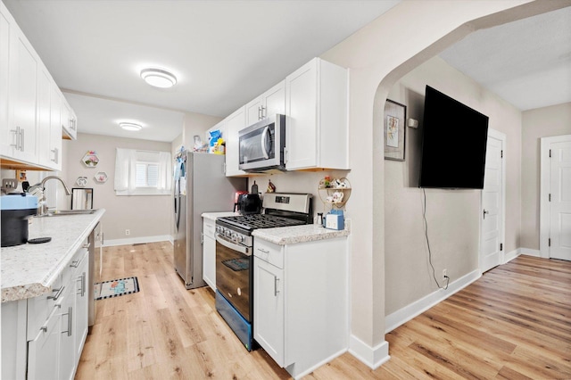 224 S 8th St, Dekalb, IL 60115 - kitchen with stainless steel appliances, a sink, light wood-style floors, and light countertops
