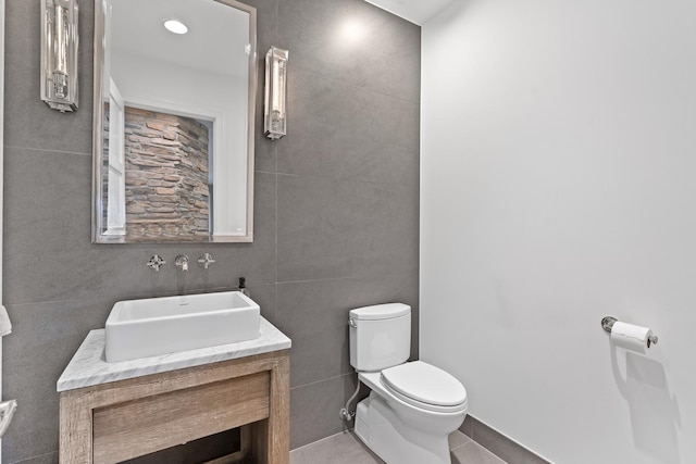 8260 W Argyle St, Norridge, IL 60706 - bathroom with toilet and vanity