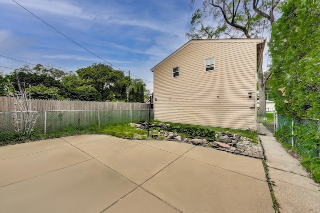 1021 S Blvd, Evanston, IL 60202 - view of patio with a gate