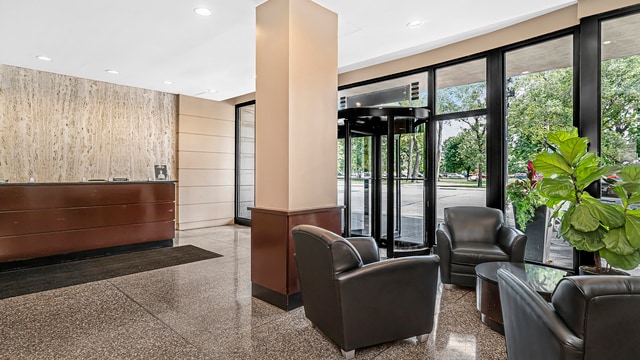 1850 N Clark St Unit 1510, Chicago, IL 60614 - common area featuring recessed lighting