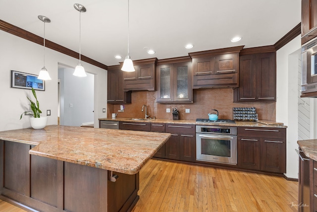 15322 Woodmar Dr, Orland Park, IL 60462 - kitchen featuring stainless steel appliances, a sink, dark brown cabinets, tasteful backsplash, and ornamental molding