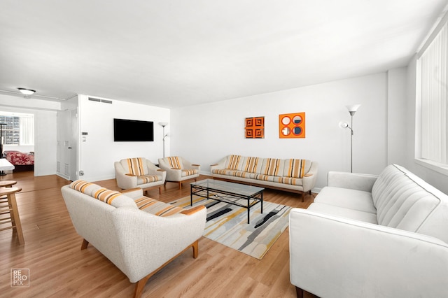 6301 N Sheridan Rd Unit 19O, Chicago, IL 60660 - living room with light wood finished floors and baseboards