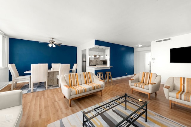 6301 N Sheridan Rd Unit 19O, Chicago, IL 60660 - living room featuring light wood-type flooring, a ceiling fan, and baseboards