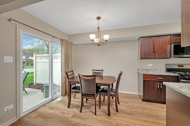 8530 Westberry Ln, Tinley Park, IL 60487 - dining room featuring light wood-style flooring, a chandelier, and baseboards