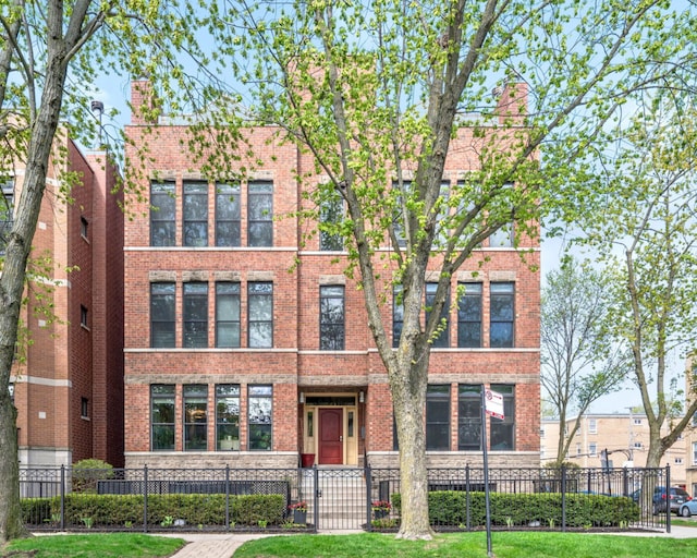 6036 N Damen Ave Unit 1S, Chicago, IL 60659 - view of front of home featuring brick siding and a fenced front yard