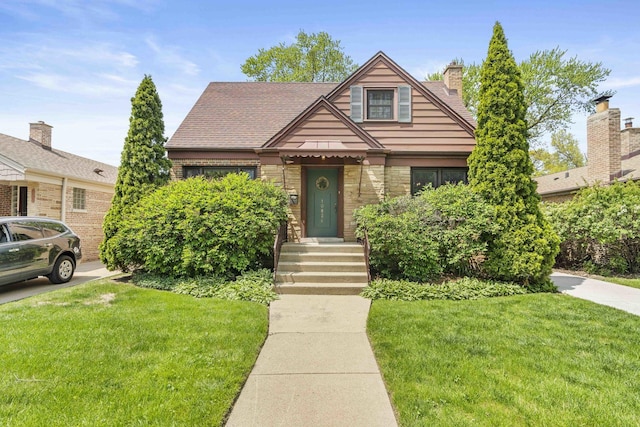 view of front of house featuring a front yard