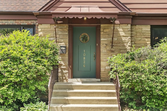 property entrance featuring stone siding