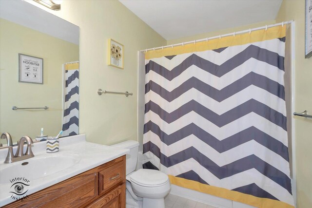 975 S Laura Ln, Coal City, IL 60416 - full bathroom featuring toilet, vanity, a shower with shower curtain, and tile patterned flooring