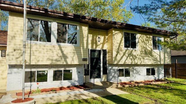 527 Northgate Rd, Lindenhurst, IL 60046 - view of front of home with brick siding