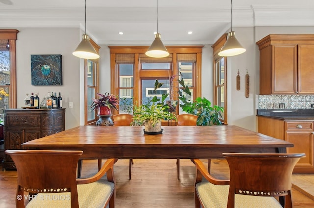 4752 N Beacon St, Chicago, IL 60613 - dining room featuring light wood-style flooring and recessed lighting