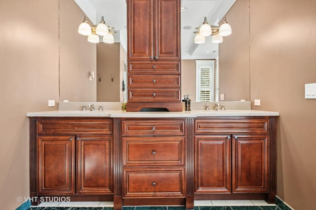 4752 N Beacon St, Chicago, IL 60613 - full bath with double vanity