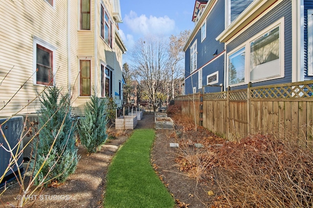 4752 N Beacon St, Chicago, IL 60613 - view of side of home featuring fence