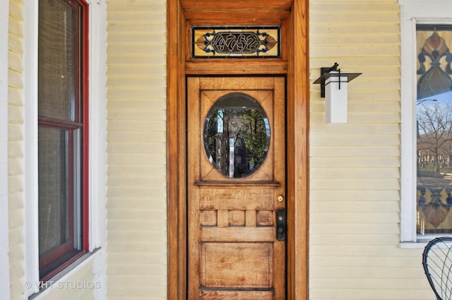 4752 N Beacon St, Chicago, IL 60613 - entrance to property featuring a porch