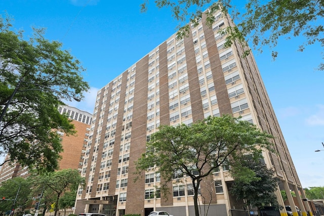 view of apartment building / complex