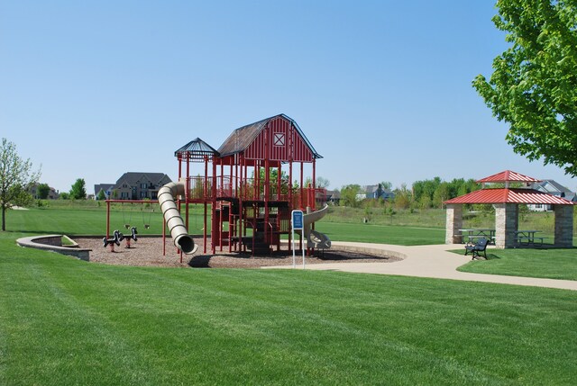1123 Redbud Ln, Sugar Grove, IL 60554 - communal playground with a gazebo and a lawn