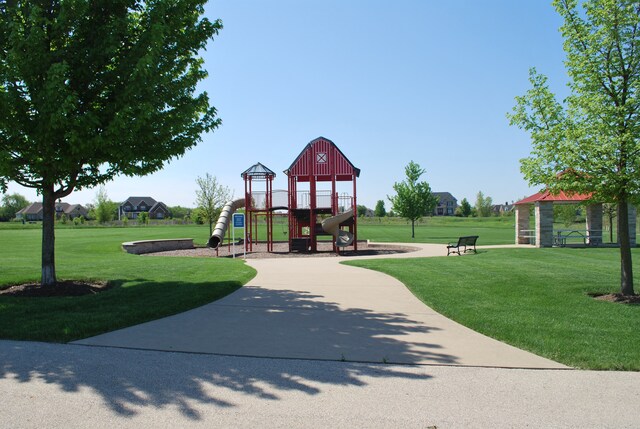 1123 Redbud Ln, Sugar Grove, IL 60554 - view of home's community featuring a yard and a gazebo