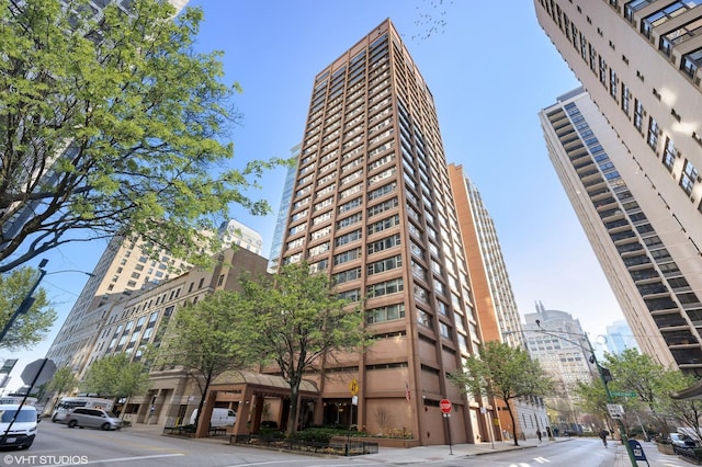247 E Chestnut St Unit 1603, Chicago, IL 60611 - view of property with a view of city