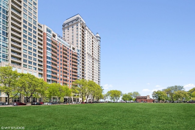 247 E Chestnut St Unit 1603, Chicago, IL 60611 - view of home's community featuring a lawn