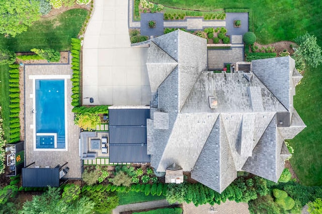 31 Concord Dr, Oak Brook, IL 60523 - view of subject property with a pool