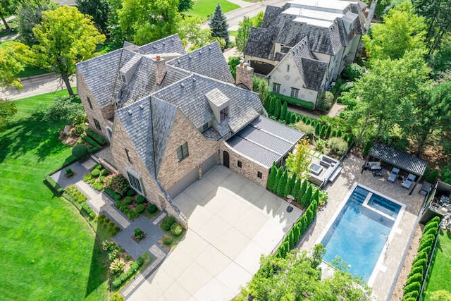 31 Concord Dr, Oak Brook, IL 60523 - view from above of property featuring a pool area