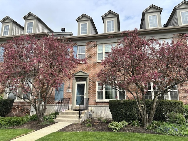 townhome / multi-family property featuring brick siding