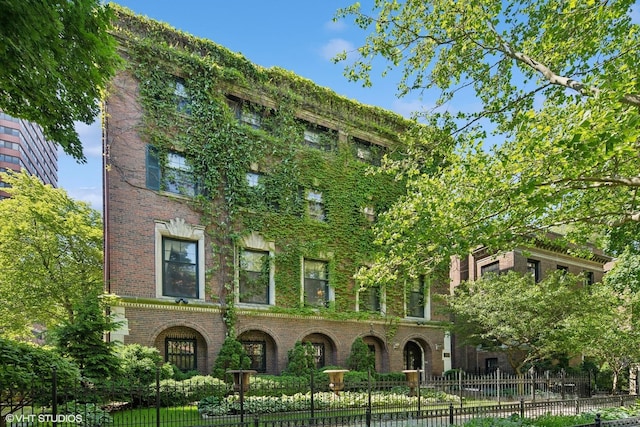 325 W Wellington Ave, Chicago, IL 60657 - view of building exterior