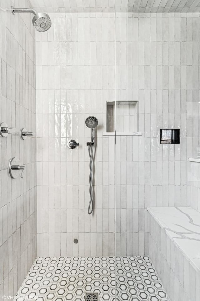 4845 N Bell Ave, Chicago, IL 60625 - full bath featuring a tile shower