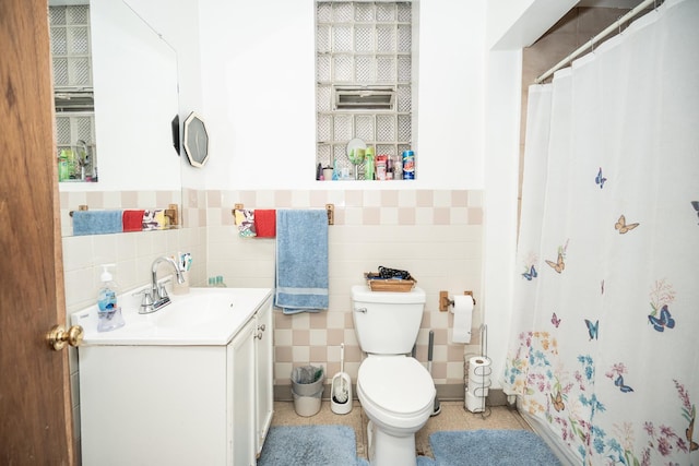 3929 W Arthington St, Chicago, IL 60624 - full bathroom with toilet, tile walls, vanity, a wainscoted wall, and a shower with curtain