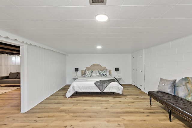 785 E 164th St, South Holland, IL 60473 - bedroom featuring light wood-style flooring