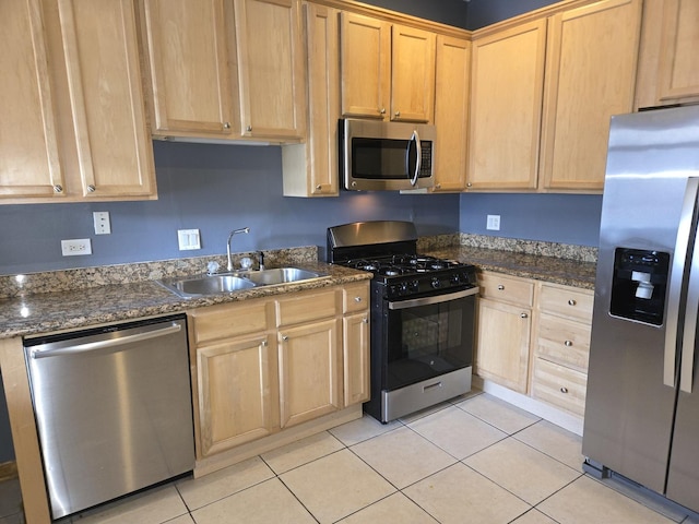 948 N California Ave, Chicago, IL 60622 - kitchen with stainless steel appliances, a sink, and light brown cabinetry
