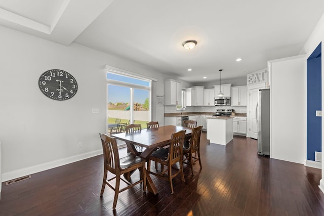 2319 Coventry Cir, Sycamore, IL 60178 - dining area featuring dark wood finished floors, recessed lighting, and baseboards