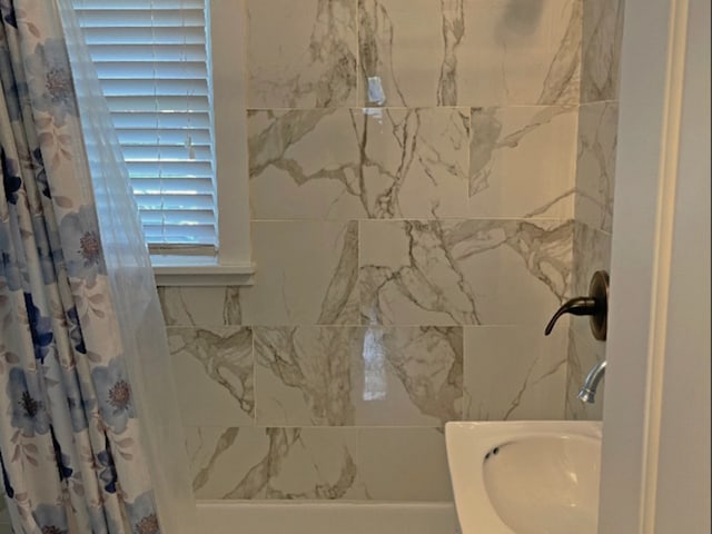 1908 Linden Ave, Waukegan, IL 60087 - full bathroom with shower / tub combo with curtain