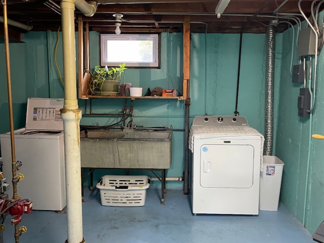 1908 Linden Ave, Waukegan, IL 60087 - laundry area featuring washer and clothes dryer