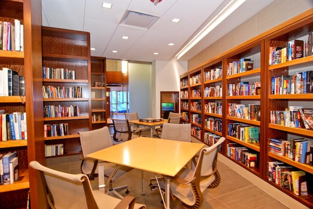 400 E Randolph St Unit 3918, Chicago, IL 60601 - office space with bookshelves