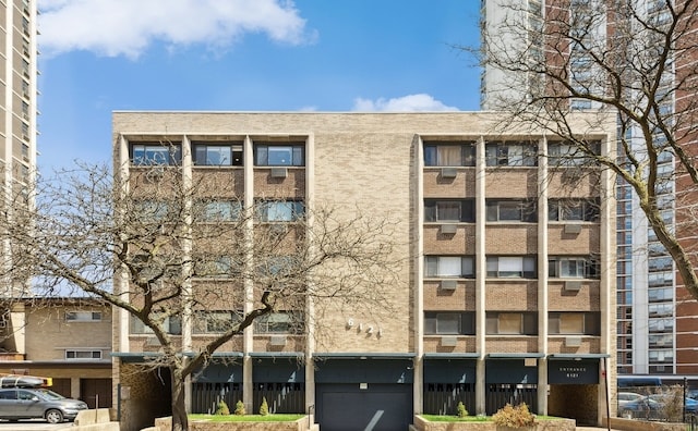 view of apartment building / complex