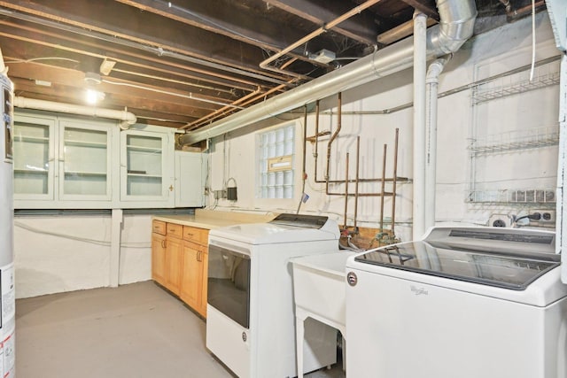 1031 S Humphrey Ave, Oak Park, IL 60304 - laundry room featuring washing machine and dryer