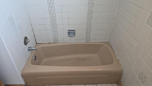 391 Mackinaw Ave, Calumet City, IL 60409 - bathroom with tile walls