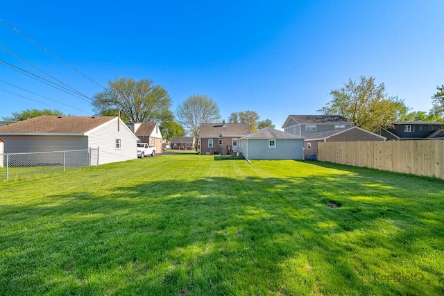 view of yard featuring a residential view