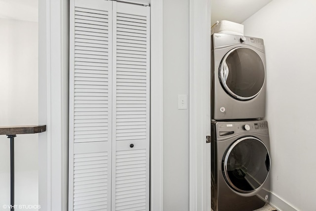4328 N Ridgeway Ave, Chicago, IL 60618 - laundry area with estacked washer and dryer and baseboards