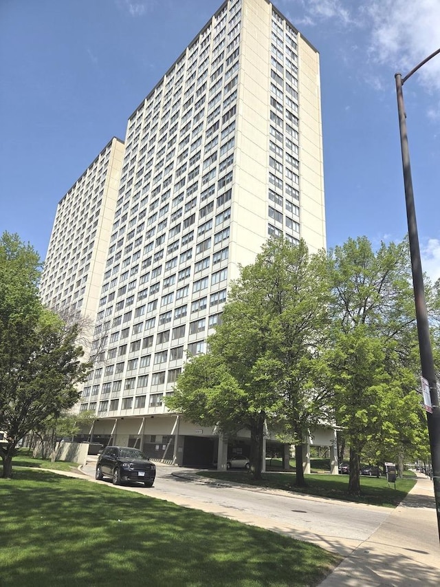 view of apartment building / complex