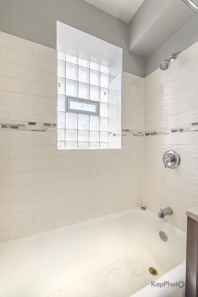 4006 W Nelson St Unit 6A, Chicago, IL 60641 - full bath with washtub / shower combination